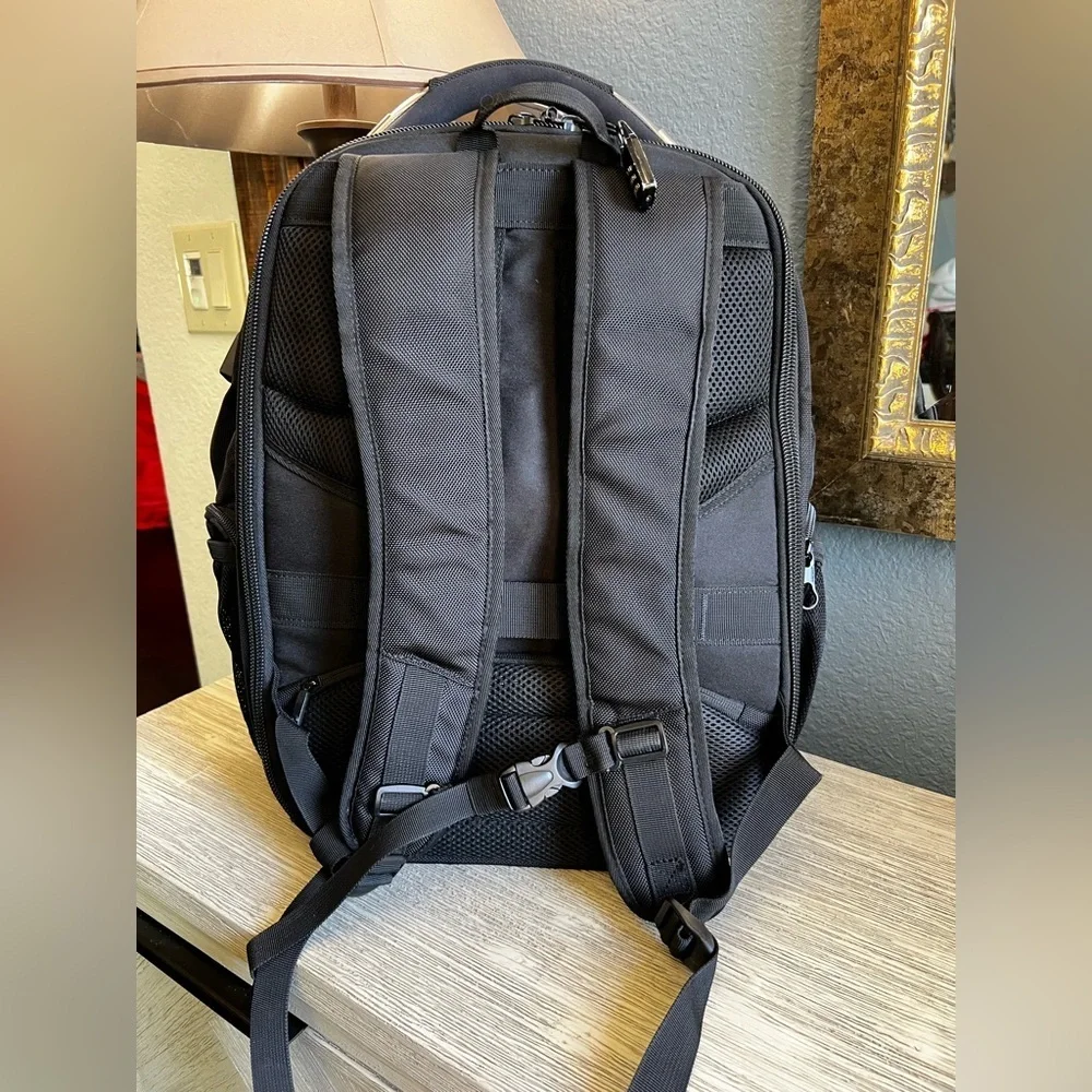 EXCELLENT CONDITION!! Kroser Black and Red Men's Backpack